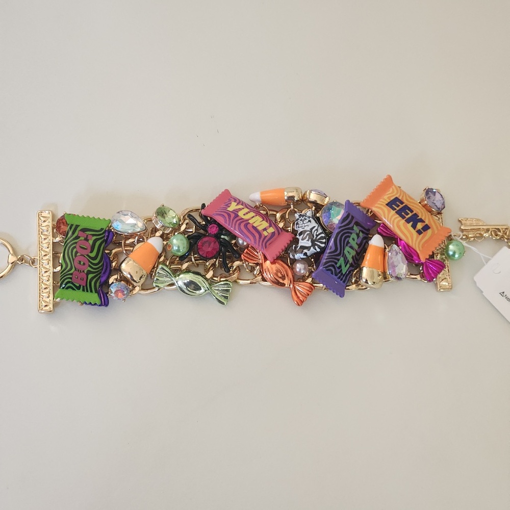 Betsey Johnson Halloween Ghoul Friends Bracelet Toggle Style Glows in Dark